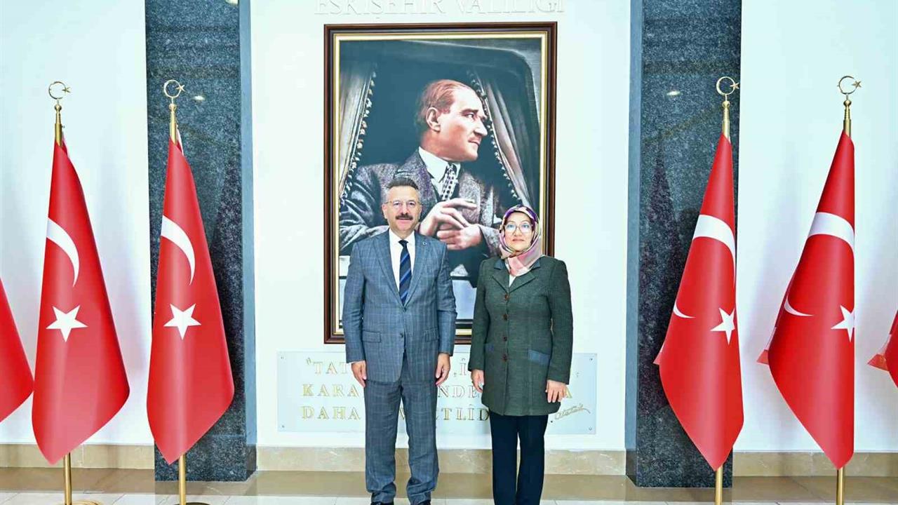 Eskişehir'de Vali Aksoy'a Fatih Mahallesi Muhtarı Ziyaret Gerçekleştirdi