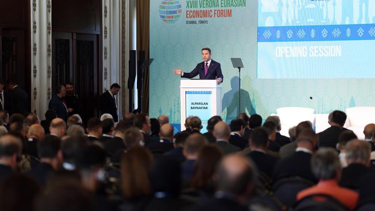 Ankara'da Bakan Bayraktar, Akkuyu NGS'nin ilk ünitesinin 2026'da elektrik üretmeye başlayacağını açıkladı.