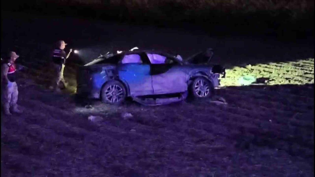 Hatay Antakya'da Lastiği Patlayan Otomobil Tarlaya Uçtu: 1 Ölü, 2 Yaralı