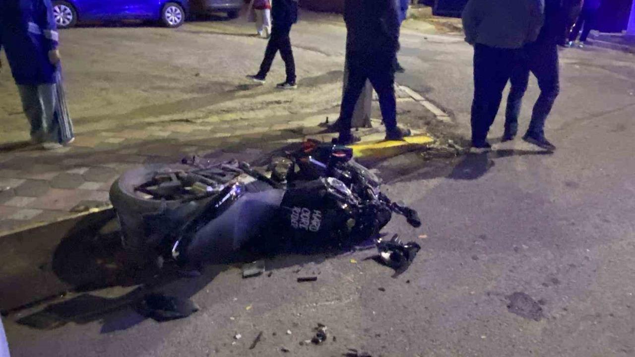 Kocaeli Körfez'de İş Makinesiyle Çarpışan Motosikletli Ağır Yaralandı