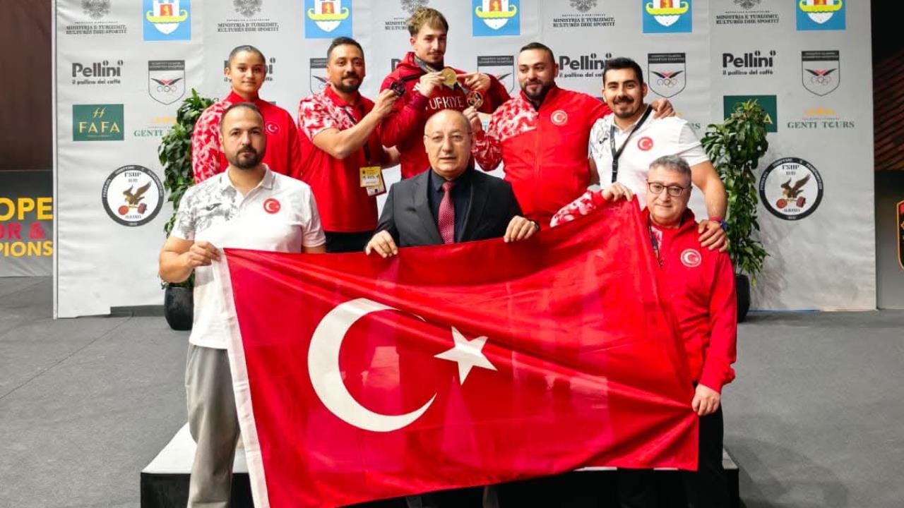 Arnavutluk'ta Yusuf Fehmi 2 Altın Bir Gümüş Kazandı