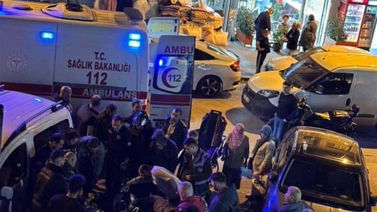 Küçükçekmece'de Motosiklet ile Otomobil Arasında Kaza Sonrası Sürücü Kurtarıldı