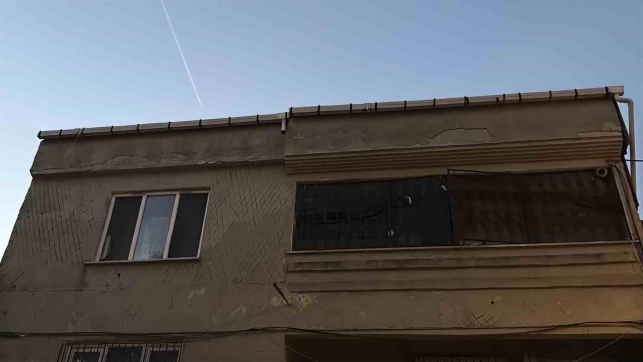 Küçükçekmece'de Yabancı Uyrukluların Kaldığı Evde Termosifon Patladı, 2 Yaralı