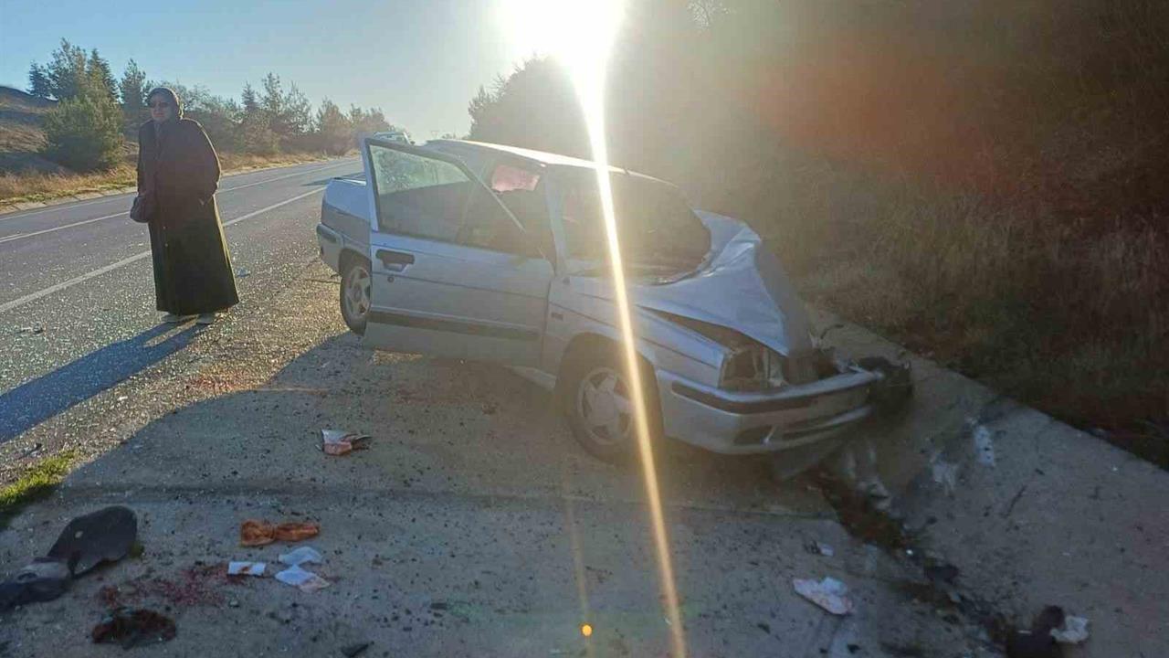 Bilecik'te İki Araçlı Trafik Kazasında İki Kişi Yaralandı