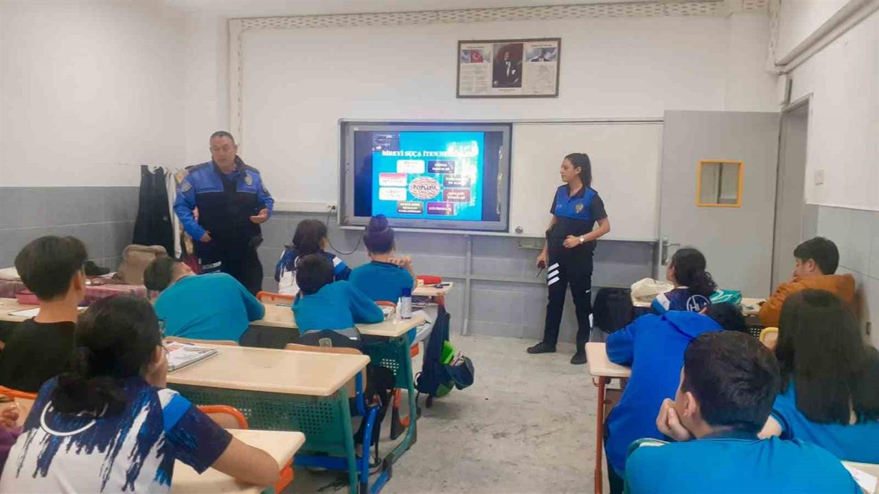 Aydın Efeler'de Ortaokul Öğrencilerine Polislik Eğitimi Verildi