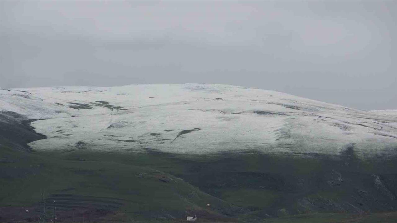 Ardahan'da Yüksek Kesimlerde Kar Yağışı Etkili Oldu