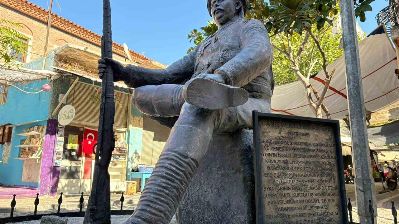 Aydın Efeler'de İsmail Efe Heykelindeki Kama Çalındı