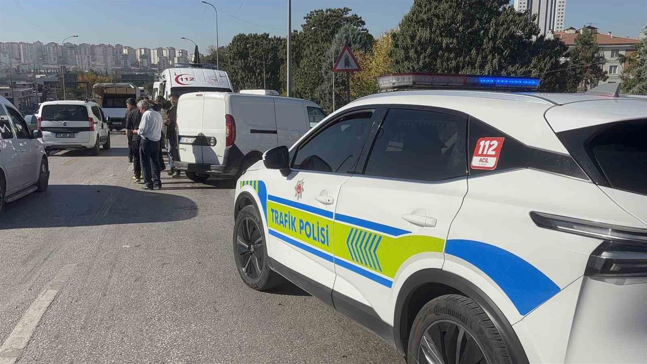 Gaziantep Şehitkamil'de 5 Araçlı Zincirleme Trafik Kazasında 1 Yaralı