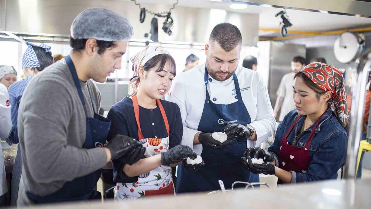 İstanbul’da Japon Öğrencilere Türk Mutfağı Dersi Gerçekleştirildi