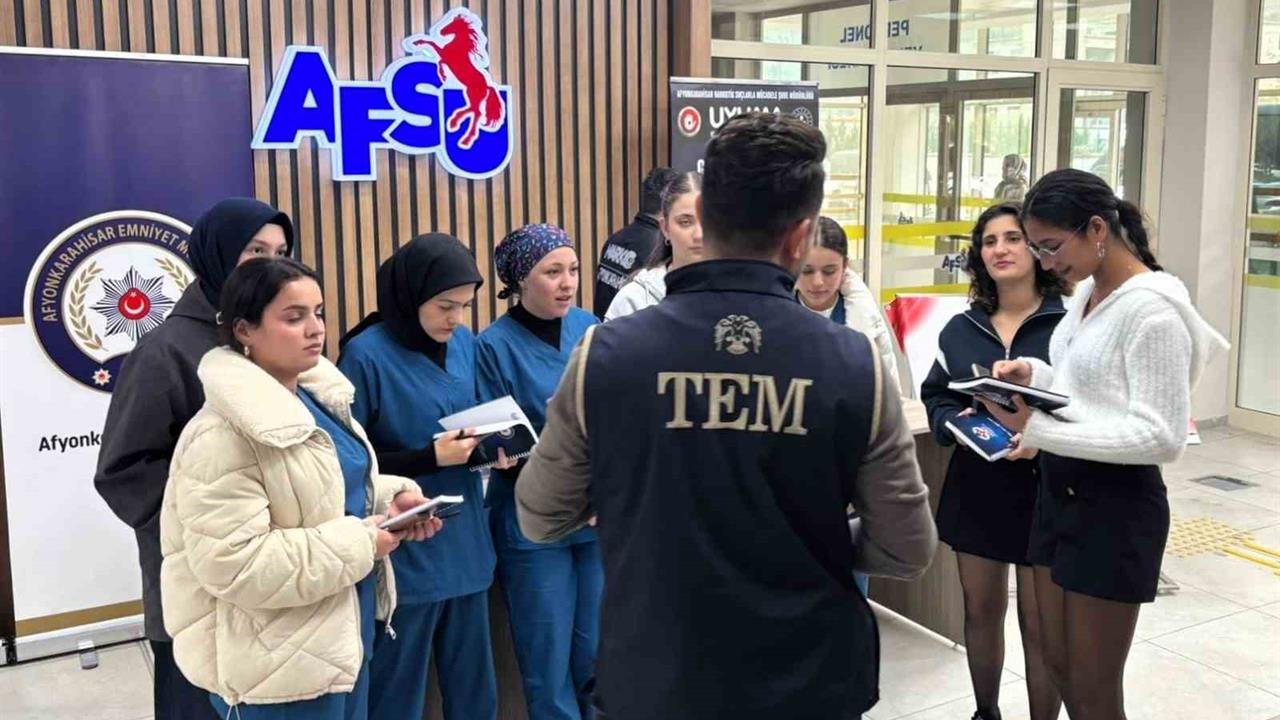 Afyonkarahisar'da 17 Bin Üniversite Öğrencisine Terör ve Uyuşturucu Eğitimi Verildi