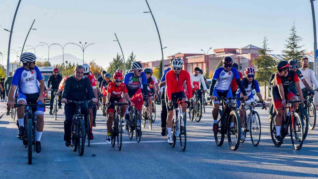 Karaman'da Cumhuriyet'in 102. Yılı İçin "Bisikletini Al Gel" Etkinliği Düzenlendi