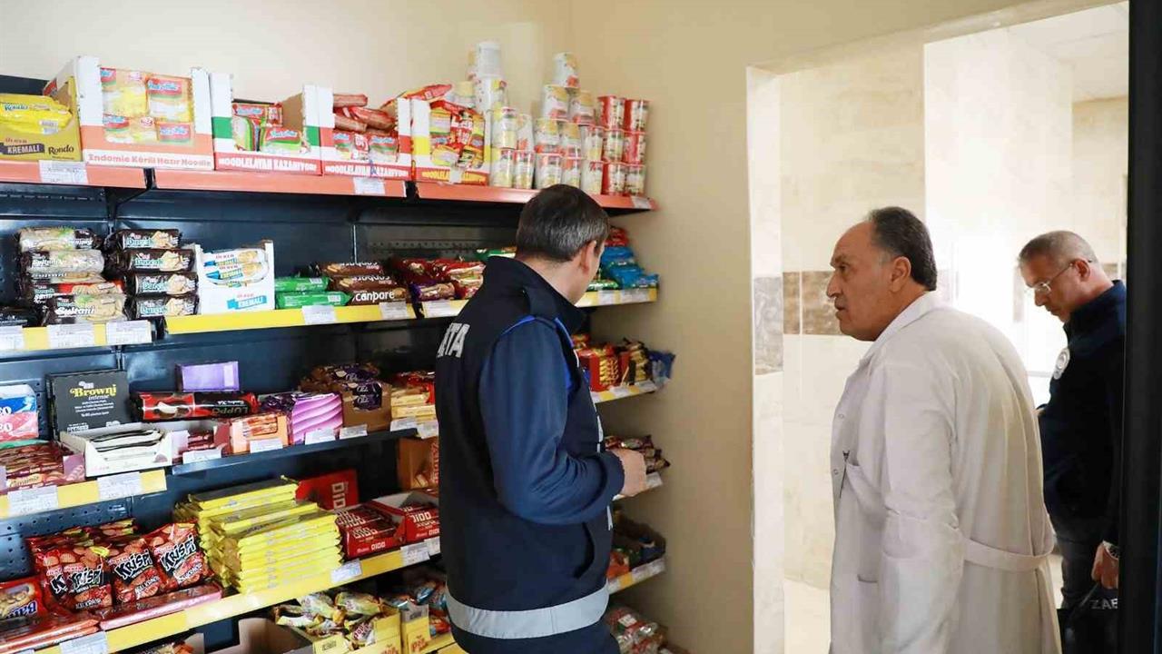 Çorum'da Zabıta Ekipleri Tarafından Okul Kantinlerine Denetim Yapıldı