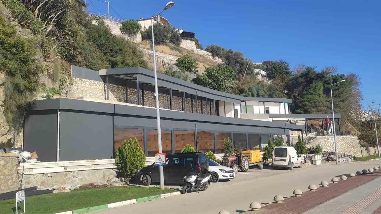 Gemlik'te Milli Emlak Arazisinde Başlayan İnşaat Hakkında Tartışmalar Sürüyor