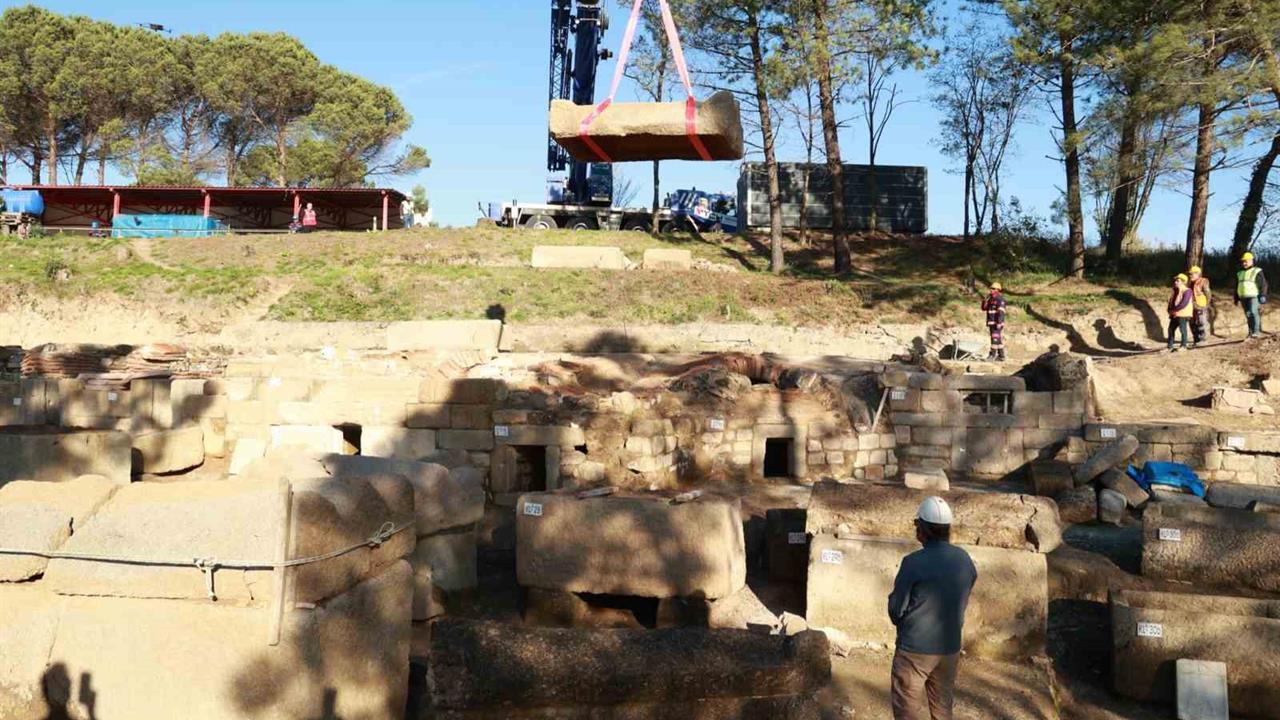 Zonguldak Tios Antik Kenti'nde Roma Dönemi Lahitleri Törenle Açıldı