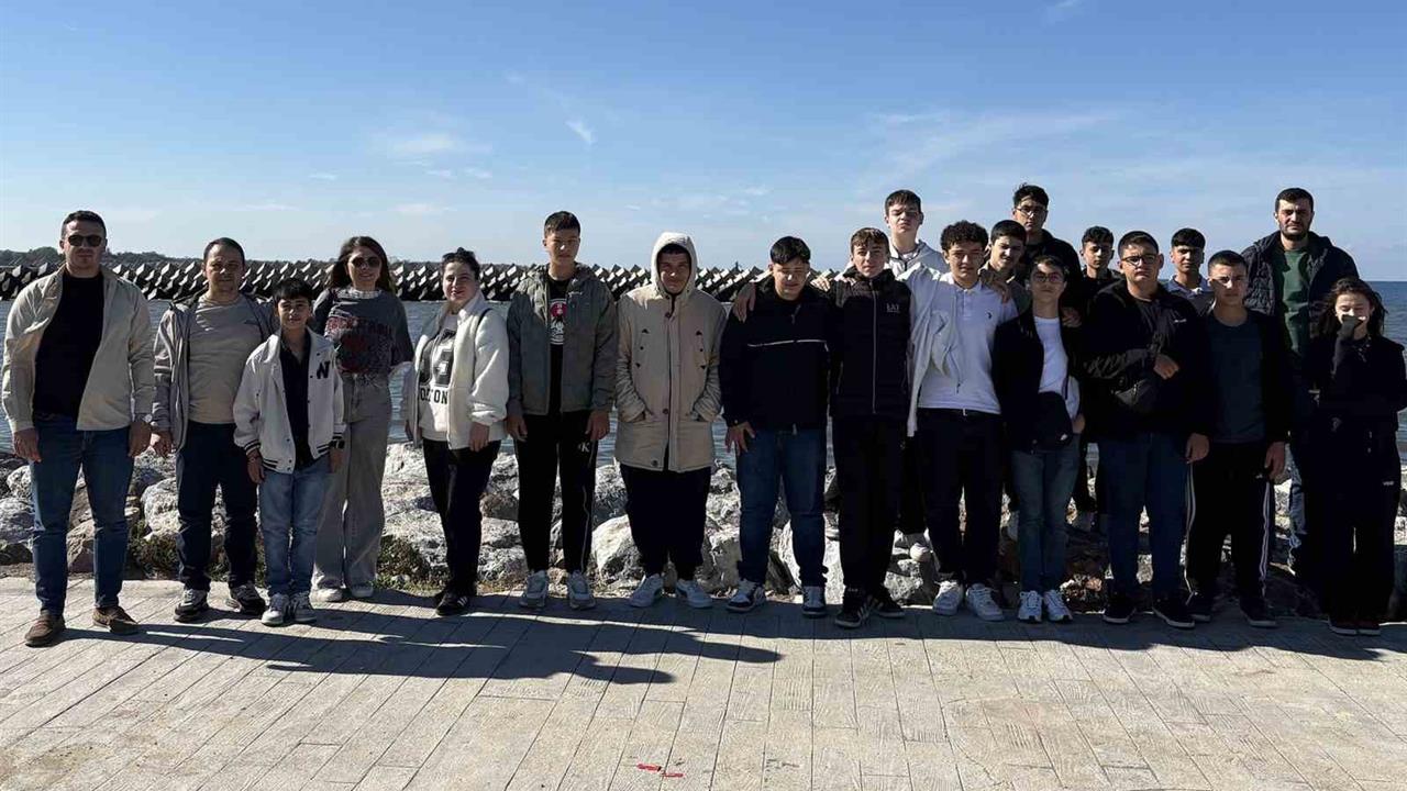 Sakarya'da Geyve Sinan Bey Lisesi ve Kitap Topluluğu'na Tanıtım Gezisi