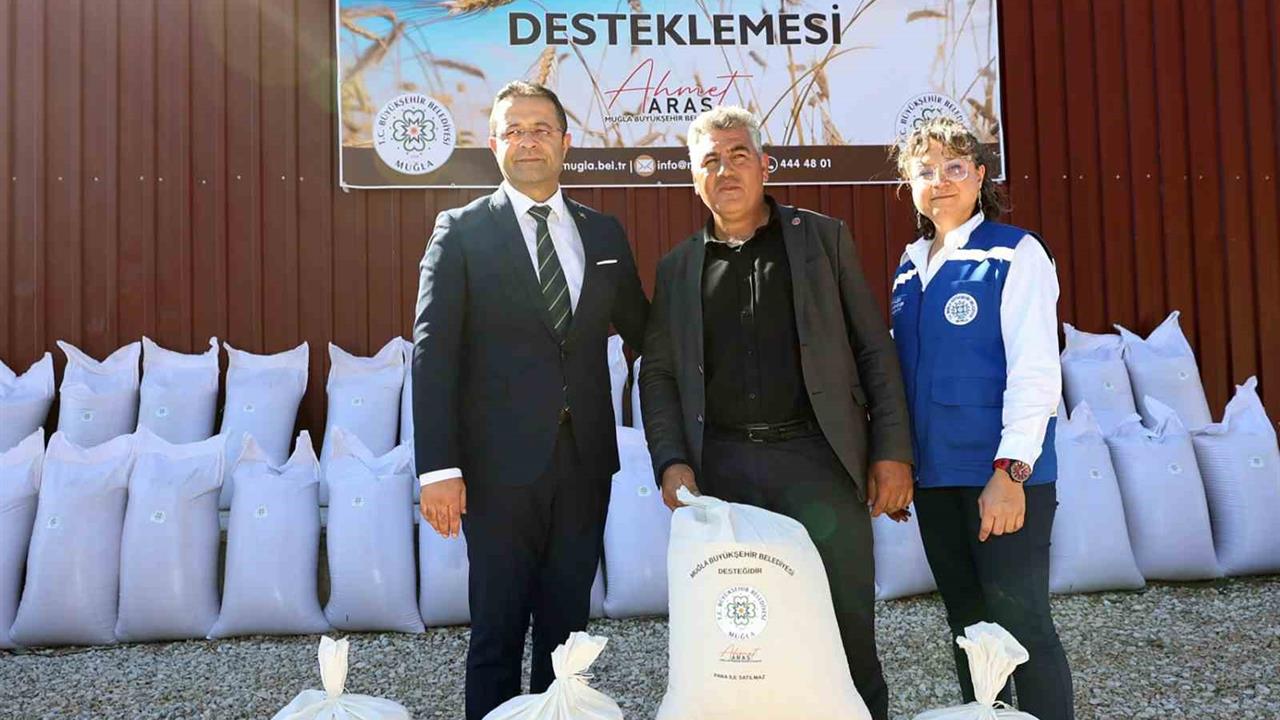 Muğla Büyükşehir, 330 Ton Yem Tohumu Desteği ile Üreticileri Destekliyor