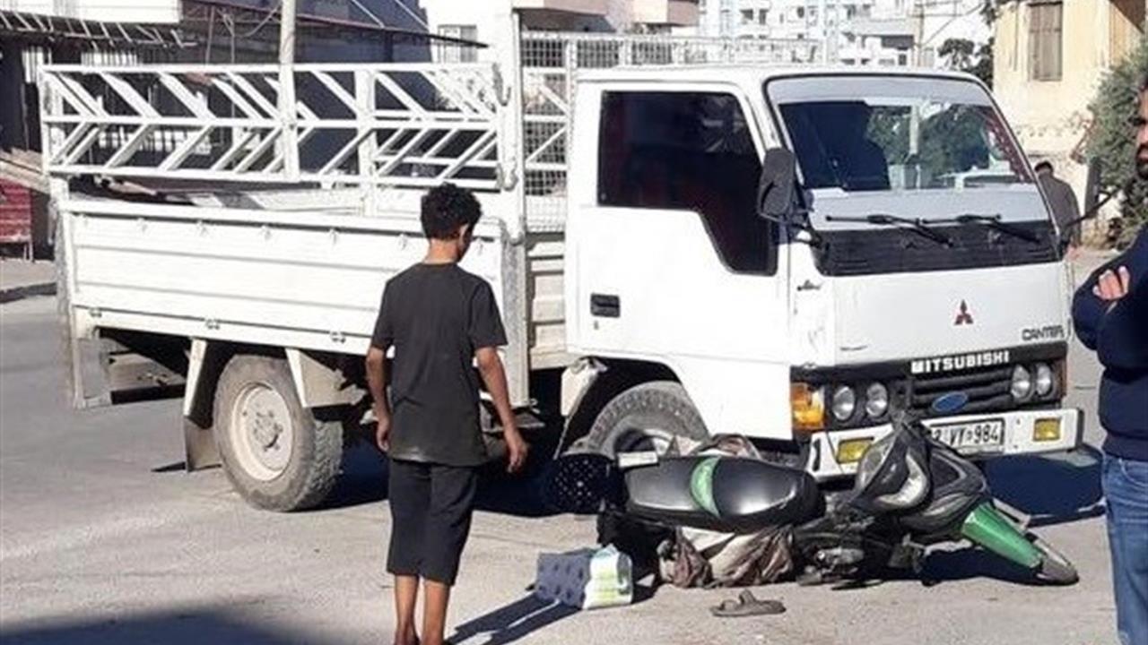 Mersin Erdemli'de Motosikletle Kamyonet Çarpıştı, 1 Yaralı