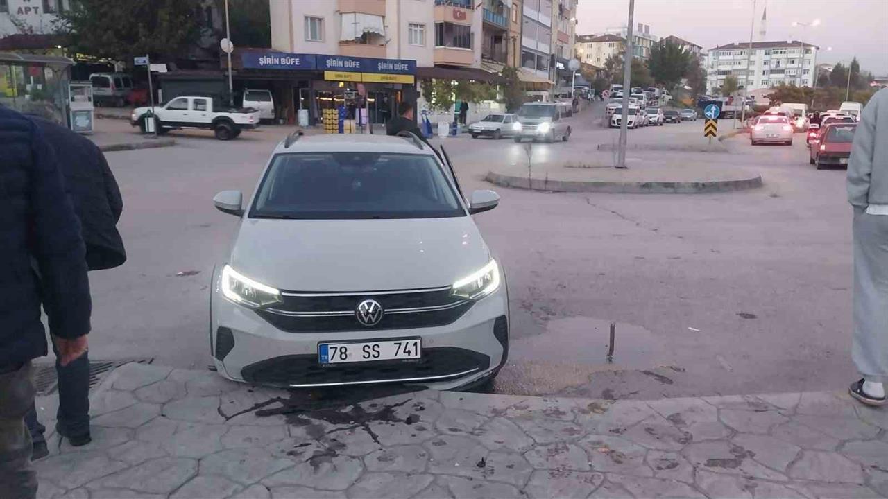 Karabük Merkez'de Otomobilin Çarptığı Yaya Hastaneye Kaldırıldı