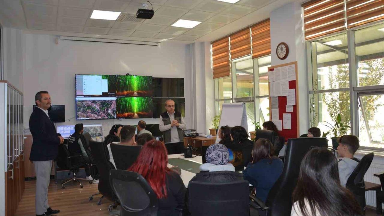 Kütahya'da Borsa İstanbul Anadolu Lisesi Öğrencilerine Yangınla Mücadele Bilgisi Verildi