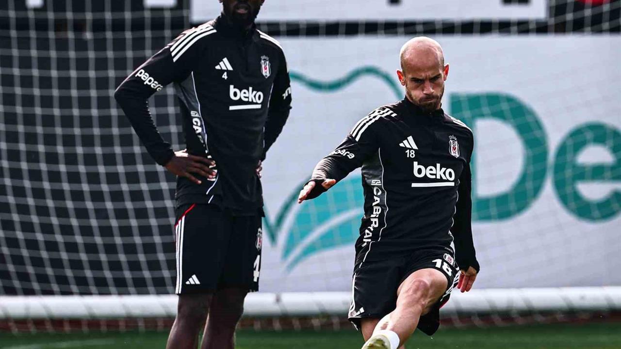Beşiktaş, İstanbul'da Fenerbahçe Derbisi İçin Antrenman Yaptı