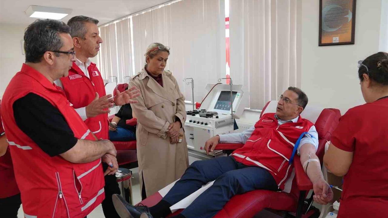 Manisa'da AK Parti üyelerinden Kan Bağışı Çağrısı Yapıldı