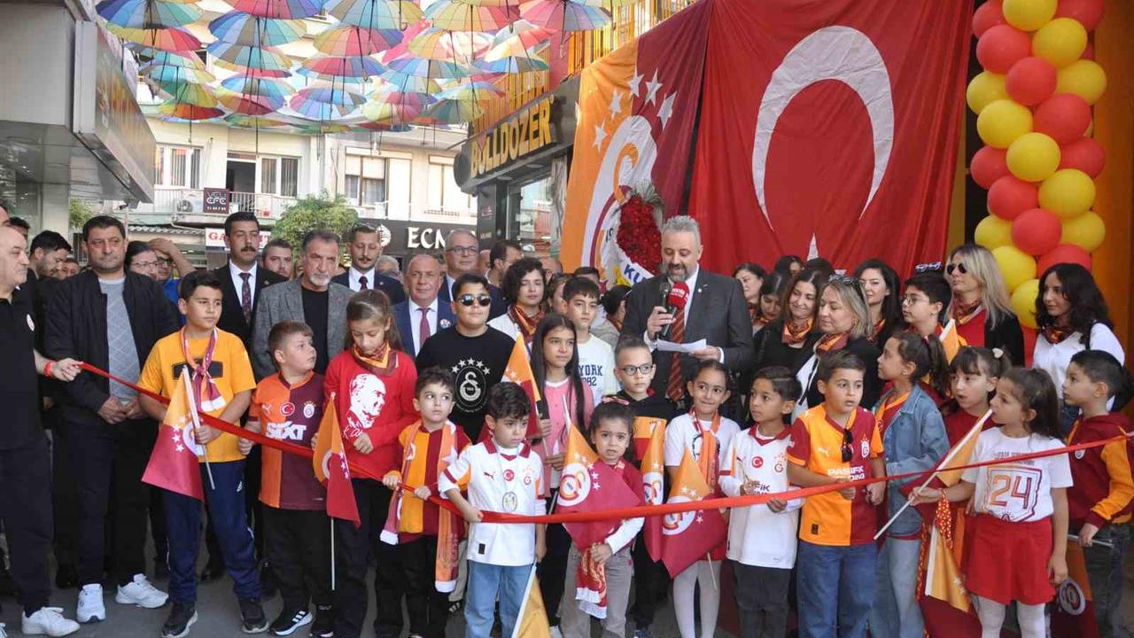 Manisa Salihli'de Galatasaray Taraftarlar Derneği Açılışı Gerçekleşti