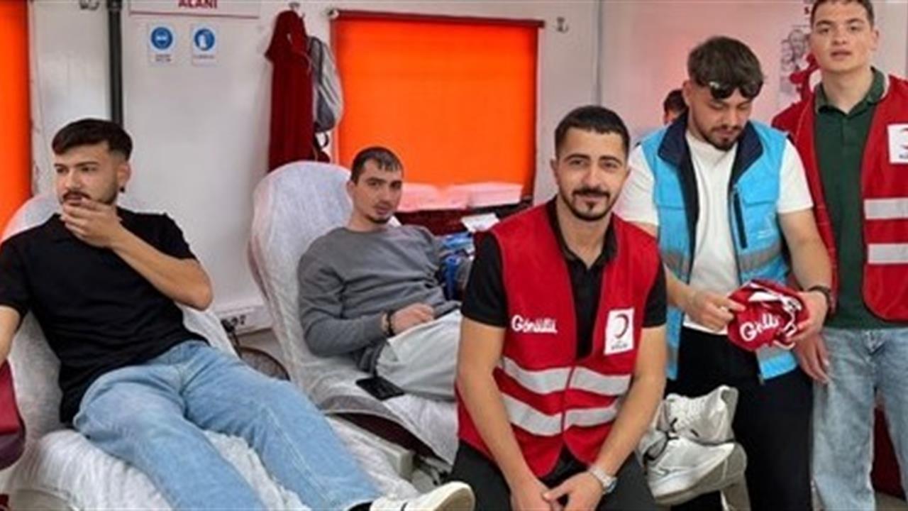 Aydın Yenipazar ve Karacasu'daki Öğrencilerden Kan Bağışı Etkinliği
