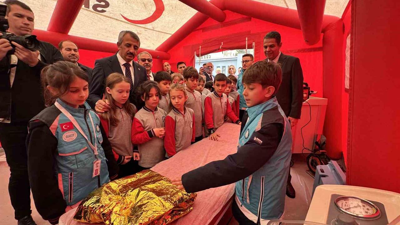 Edirne'de Vali Sezer, Öğrencilerle Geleneksel Oyunlar Oynadı