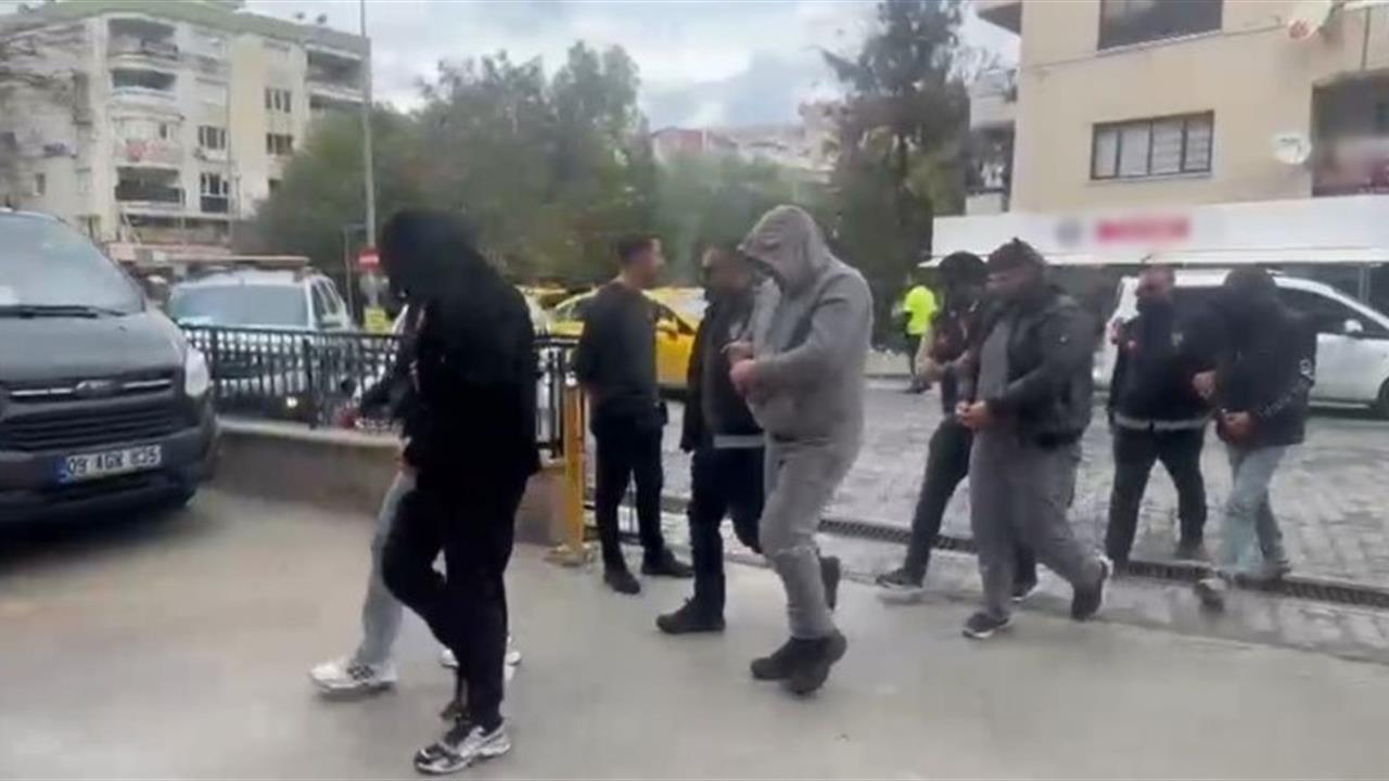 Kuşadası'nda Düzenlenen Fuhuş Operasyonunda 5 Kişi Tutuklandı
