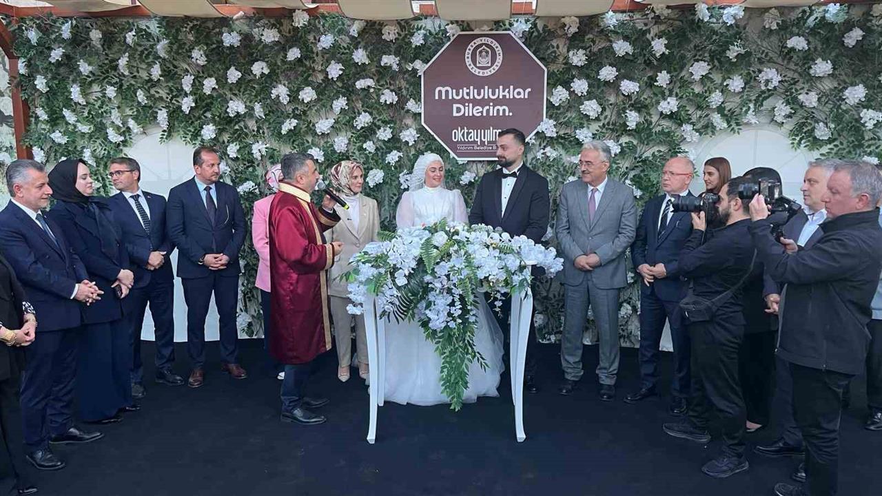 Bursa Yıldırım'da Evlilik Kredisi Kullanan Çifte Nikah Şahidi Oldu