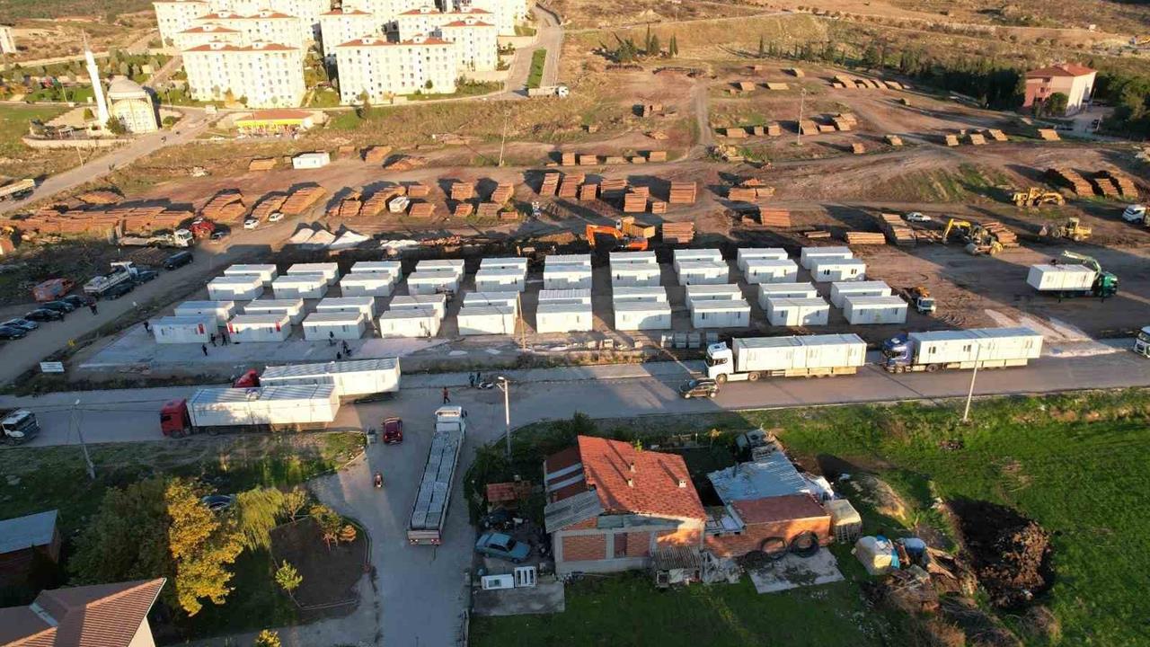 Balıkesir Sındırgı'da Deprem Sonrası Kurulan Konteyner Kent, Afetzedelere Destek Oluyor