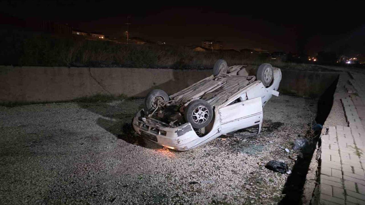 Kırıkkale Merkez'de Kontrolden Çıkan Araç Takla Attı, Sürücü Yaralı