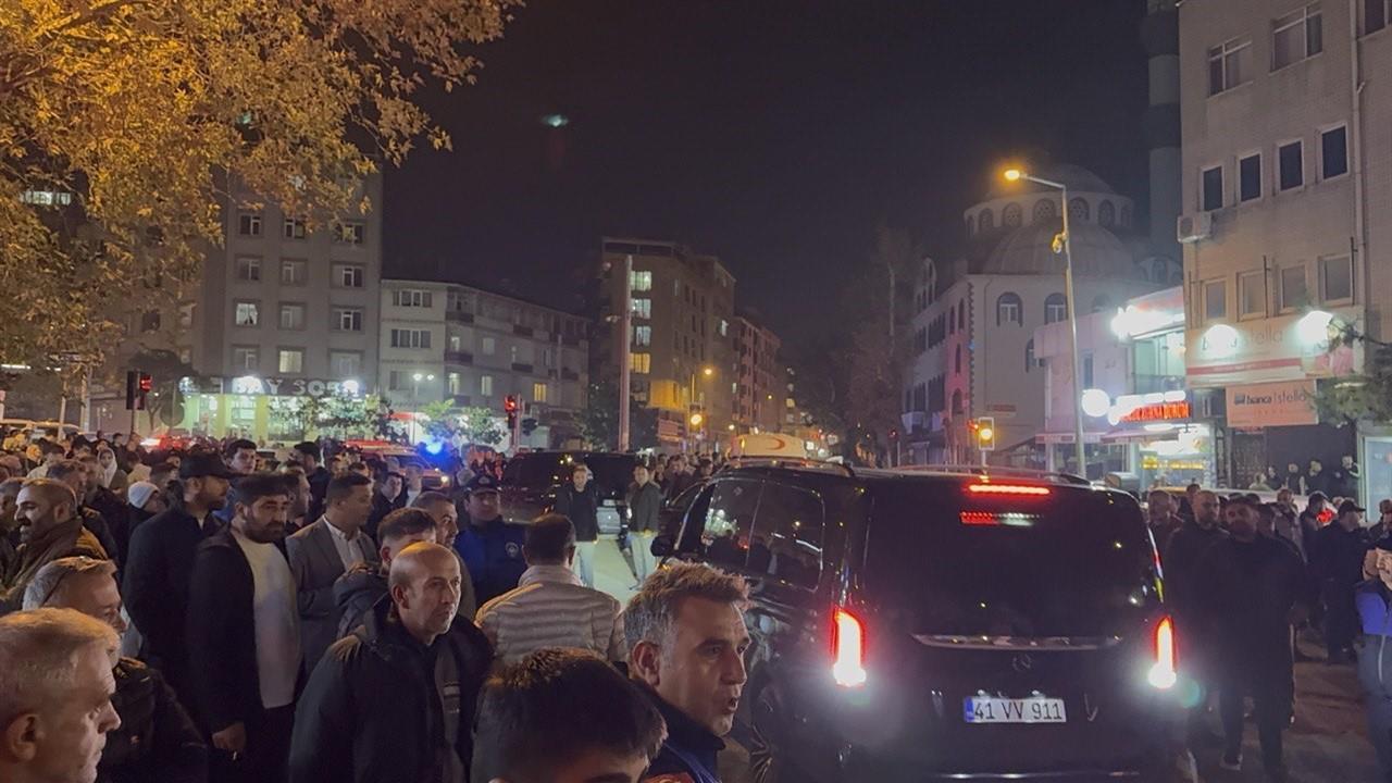 Kocaeli Gebze'de Çatırdama Sesleri Üzerine Bina Tahliye Edildi