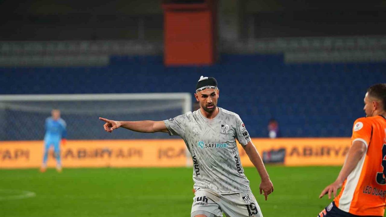 İstanbul Başakşehir'de RAMS Başakşehir, Kocaelispor'u 1-0 yenerek 3 puan aldı