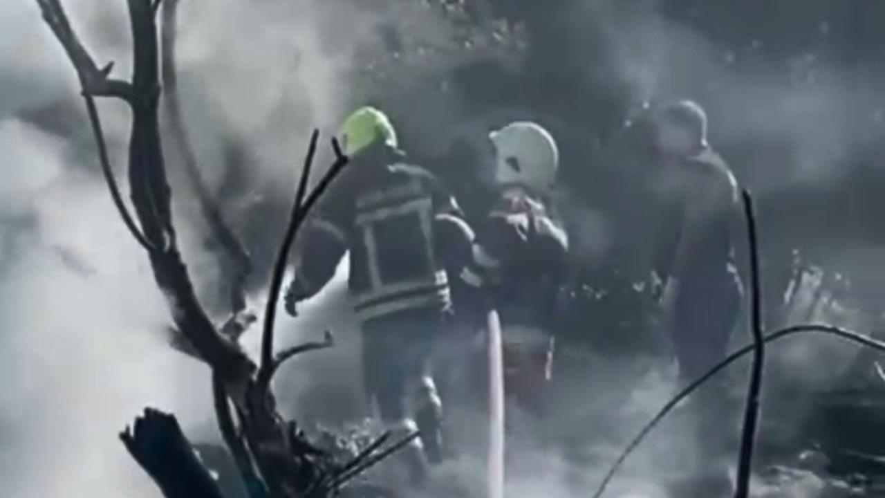 Erdemli Sarıyer Mahallesi’nde Çalılık Alanda Yangın