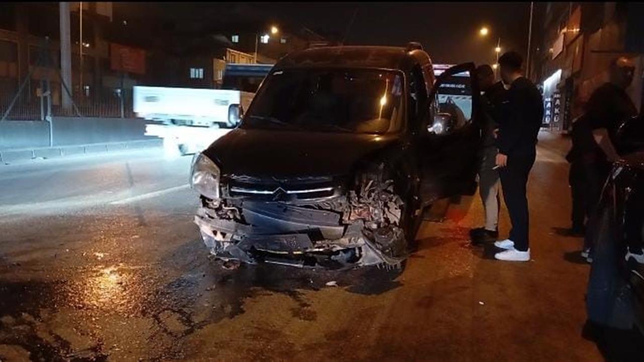 Bursa Yıldırım'da Gerçekleşen Zincirleme Trafik Kazasında 2 Kişi Yaralandı