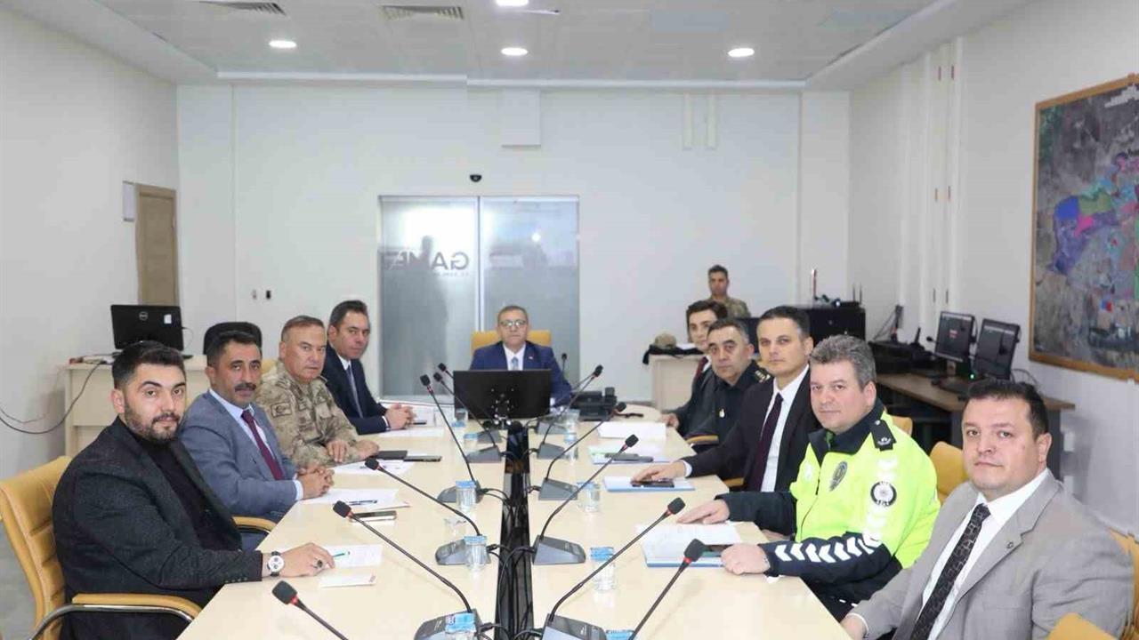 Kars'ta Karayolları Trafik Levhalarının Sadeleştirilmesi İçin Toplantı Gerçekleştirildi