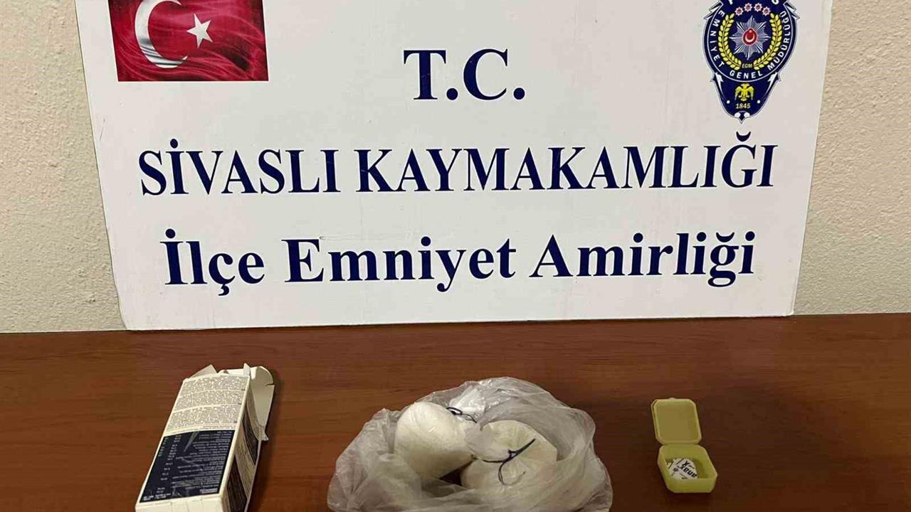 Uşak Sivaslı'da Uyuşturucu Maddelerle İlgili 4 Kişi Gözaltına Alındı