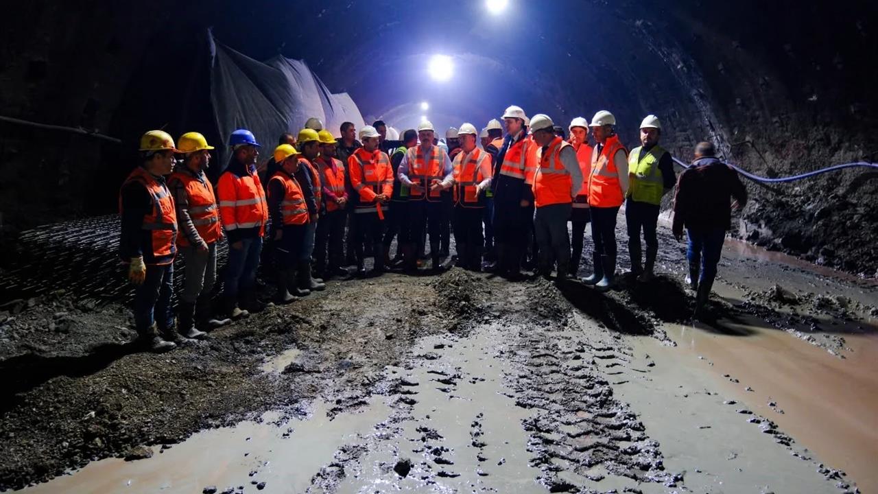Bayburt ve Erzurum Valileri, 13 Yıldır Tamamlanmayan Kop Tüneli'nde İncelemelerde Bulundu