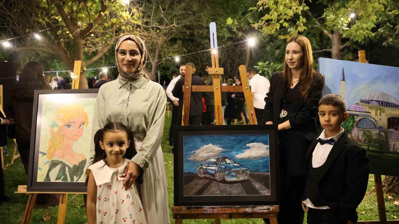 Adana Kozan'da Genç Yeteneklerin Eserleriyle Sanat Sergisi Düzenlendi