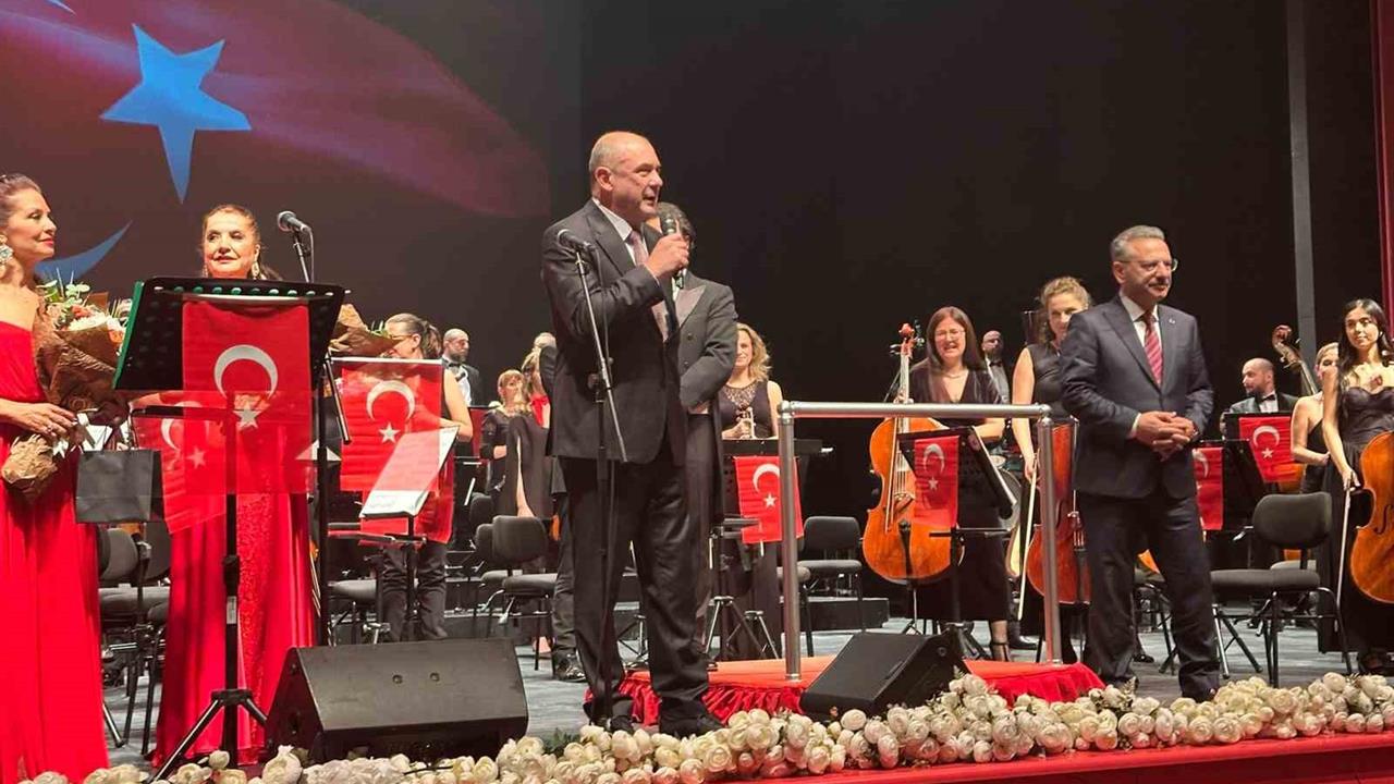 Eskişehir'de Cumhuriyet Bayramı Konseri, TOBB Başkanı ve Vali'nin Katılımıyla Gerçekleşti