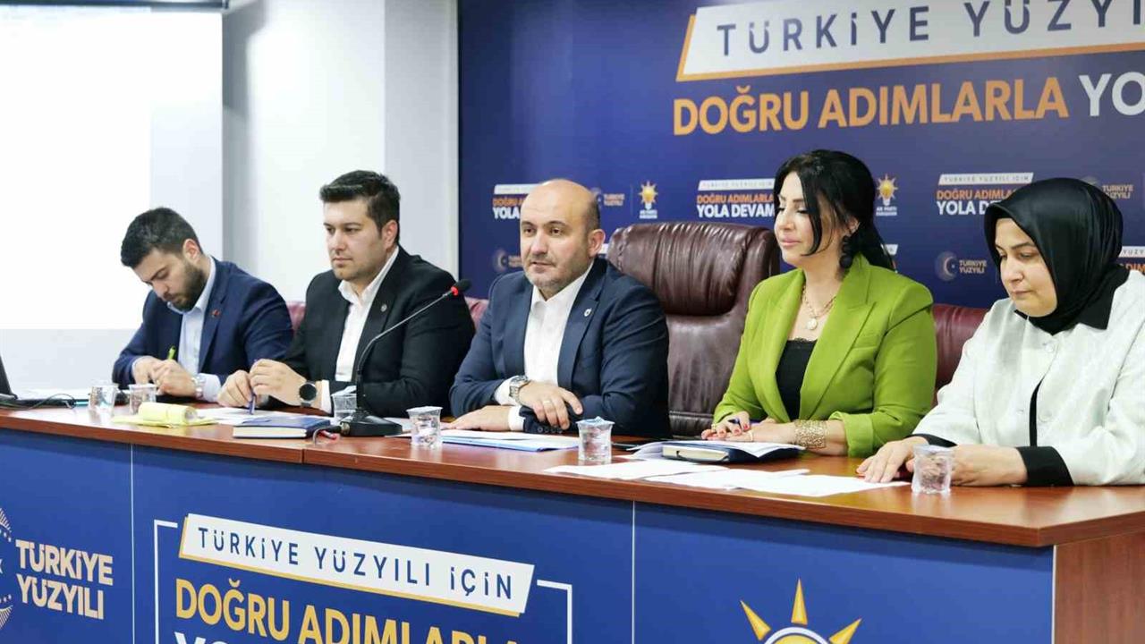 Eskişehir'de AK Parti İl Başkanlığı Tarafından Gerçekleştirilen Toplantıda Çeşitli Konular Görüşüldü