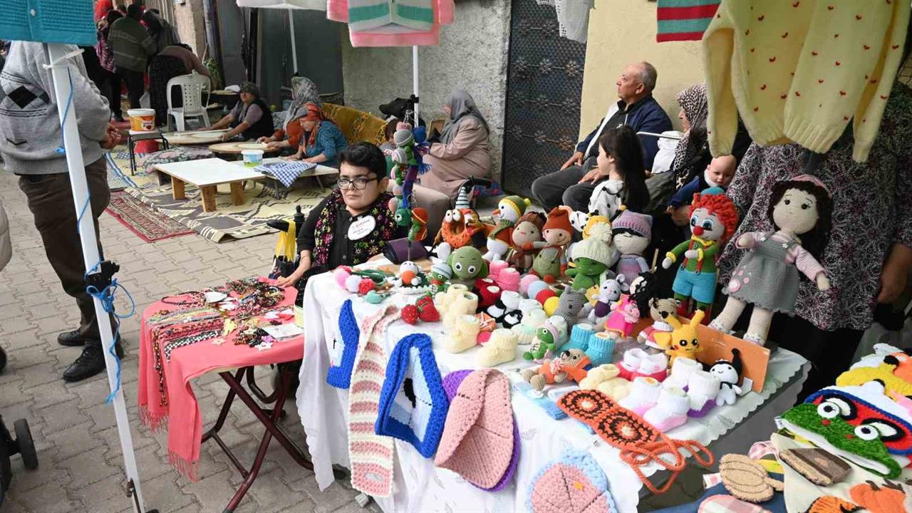 Eskişehir'de Cam Kemik Hastası Kader Döngel Hobiyle Gelir Elde Ediyor