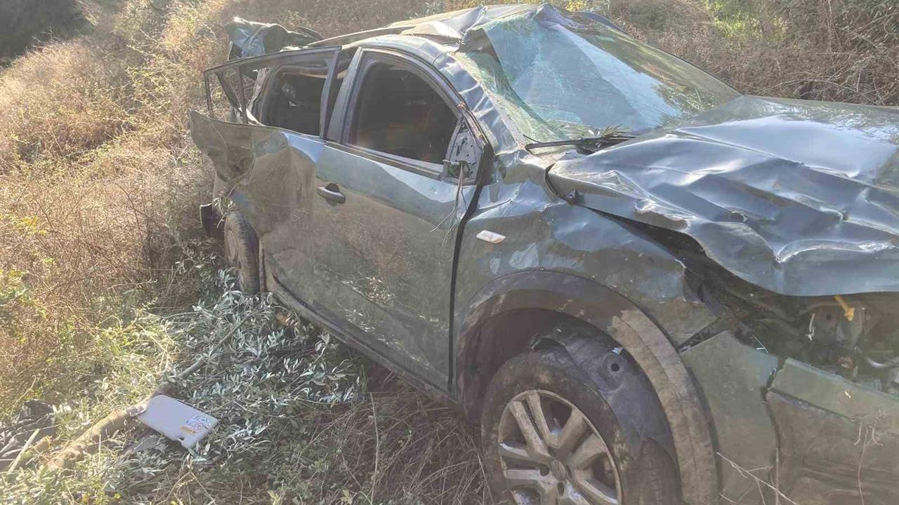 Aydın Efeler'de Uçuruma Devrilen Araçta Sıkışan Kadın Sürücü Kurtarıldı