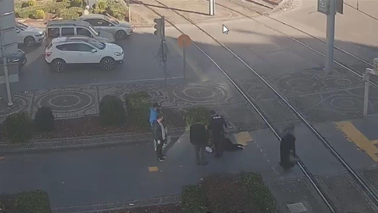 Kayseri'de Yolda Fenalaşan Kadının Yanında Polis Ekipleri Bulundu