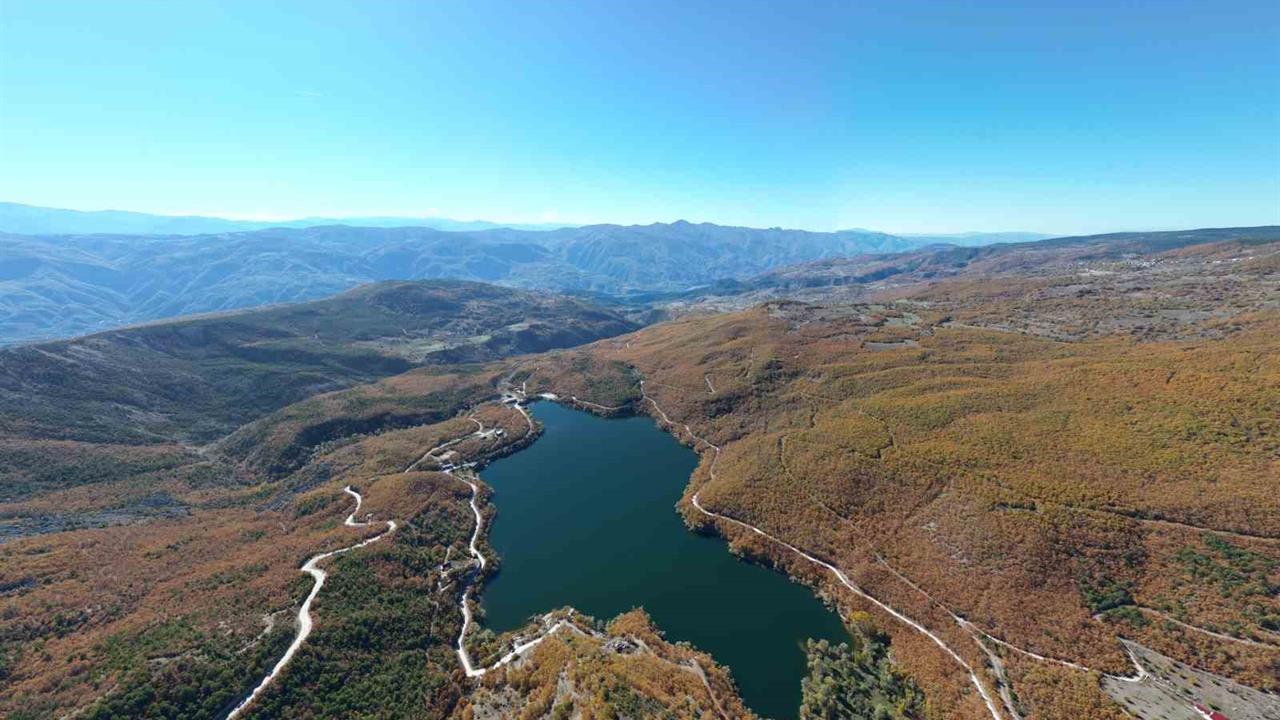 Tokat Reşadiye'deki Zinav Gölü Sonbahar İle Büyüleyici Manzaralar Sunuyor