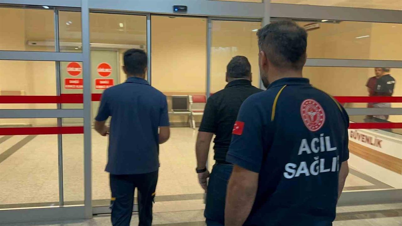 Adıyaman'da Yolun Karşısına Geçmeye Çalışan 2 Yaya Yaralandı