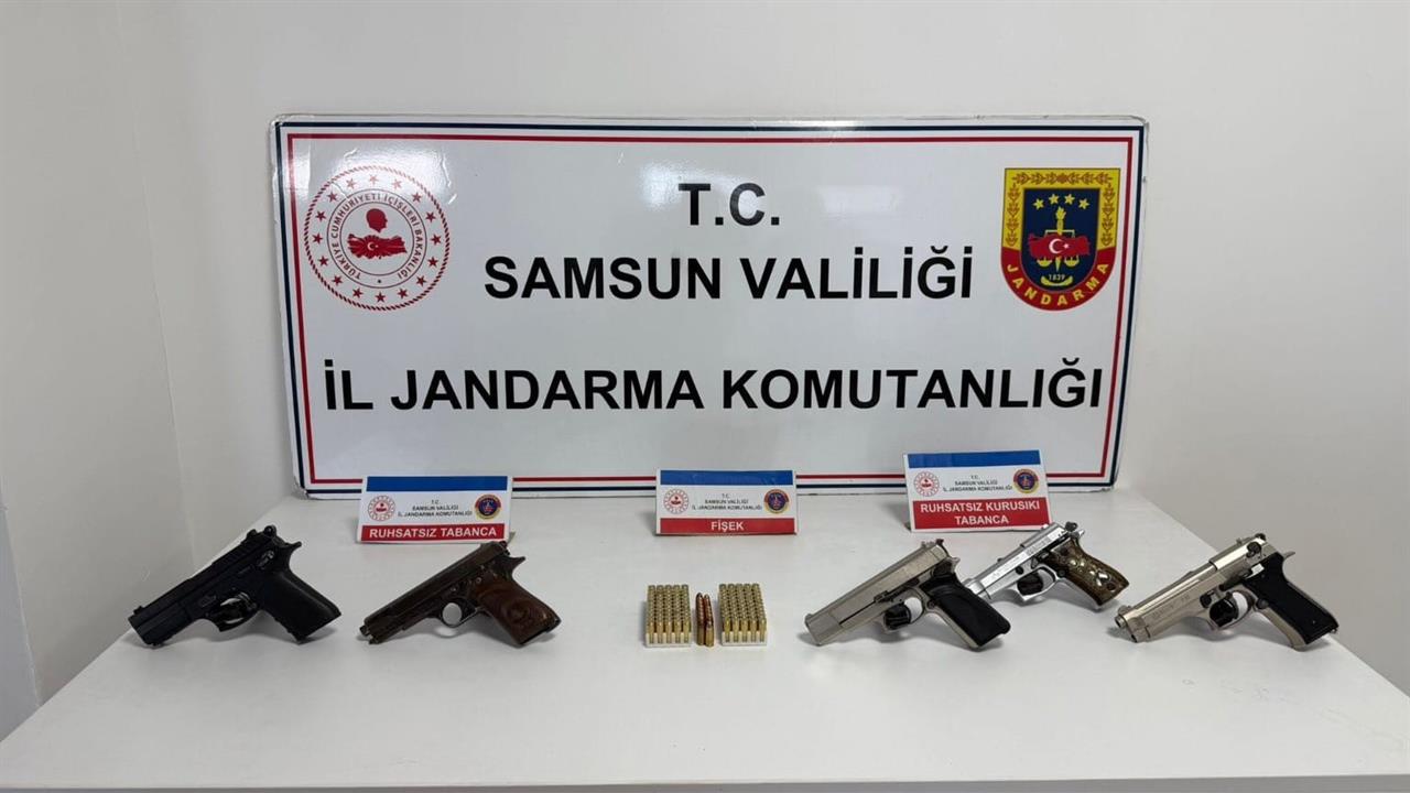 Samsun Vezirköprü'de Jandarma Ekipleri Ruhsatsız Silahlarla İlgili Operasyon Düzenledi