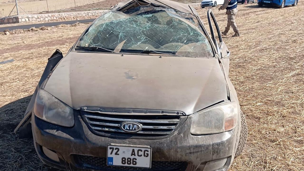 Siirt'te Takla Atan Otomobildeki Çocuk Hayatını Kaybetti