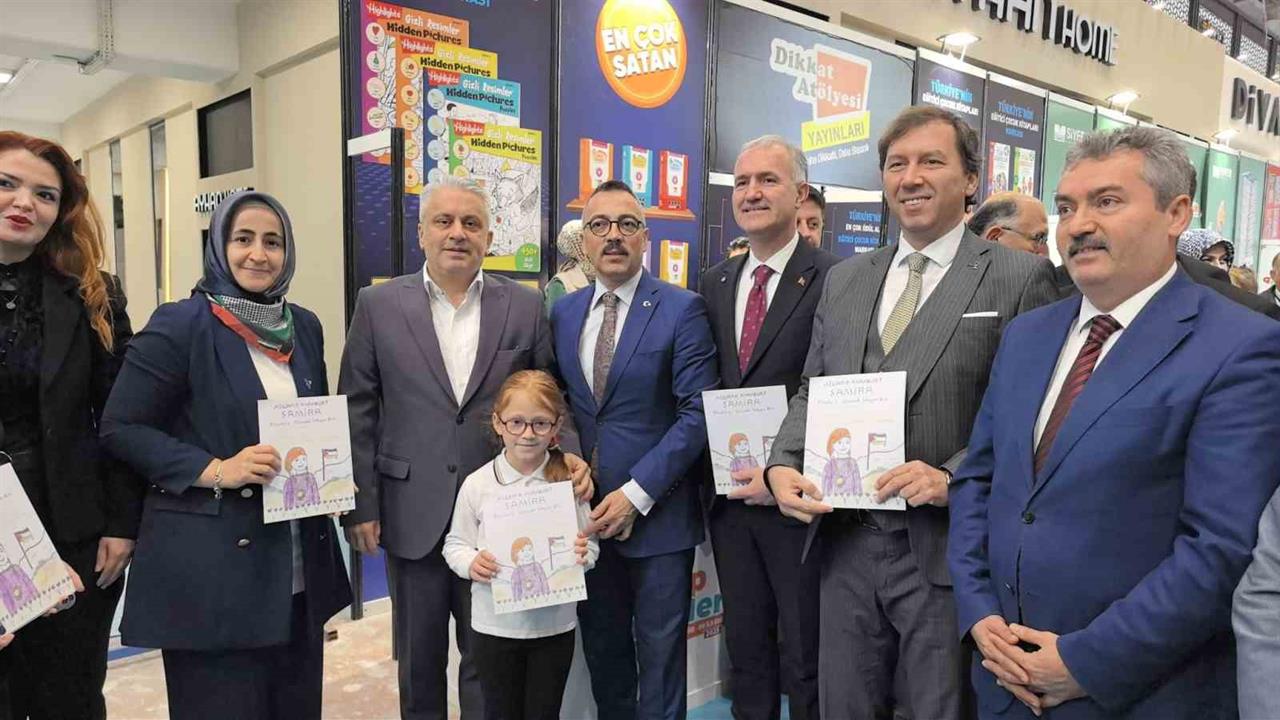 Bursa'da 9 Yaşındaki Aslıhan Karakurt, 10 Günde "Filistin’e Dönmek İsteyen Kız" Kitabını Yazdı